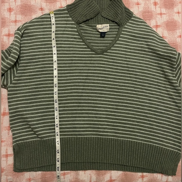 Target Universal Thread sweater - Picture 3 of 4